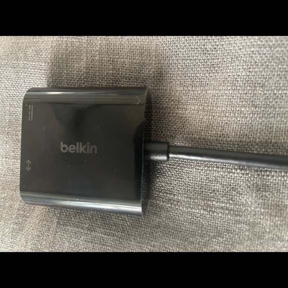 J5create, Insignia and Belkin adapters. - Picture 3 of 9